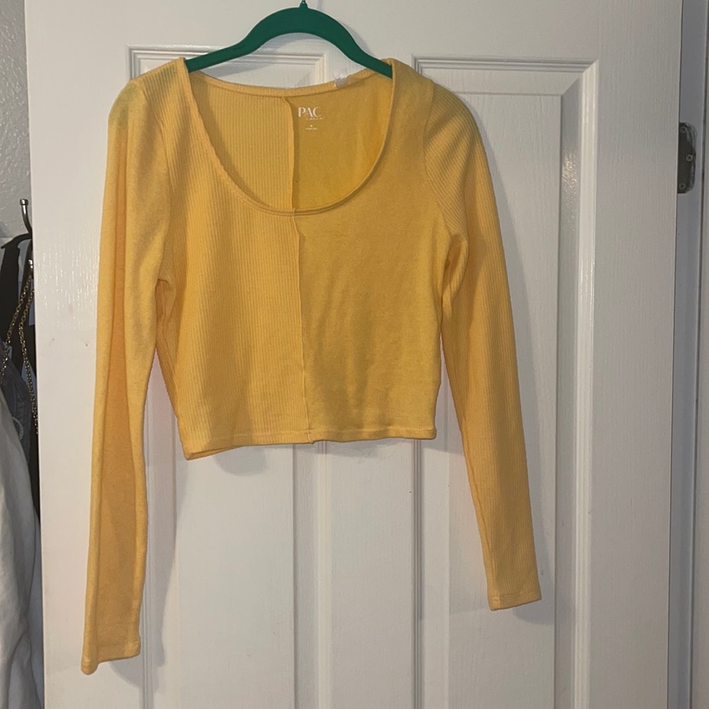 Medium yellow/gold long sleeve crop top from Pacsun!
